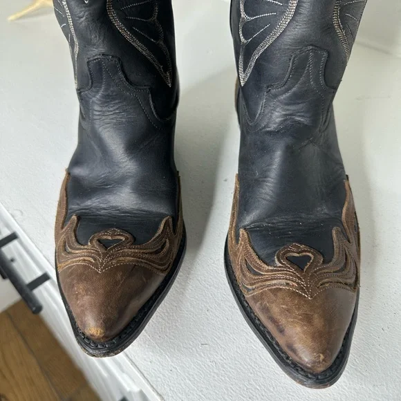 **SOLD**Vintage Code West Black & Brown Heart and Wing-Tip Western Boots Women's - Picture 3 of 10